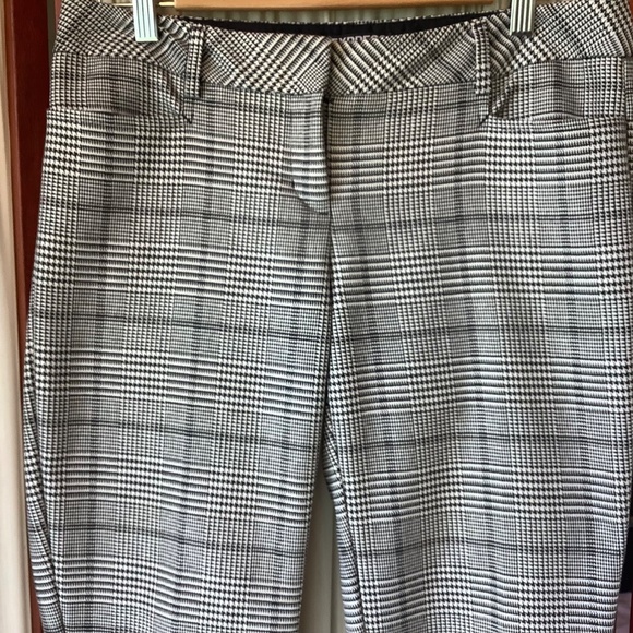 Express Columnist Woman’s Dress Pants Black and White Plaid Size 6R - Picture 2 of 6